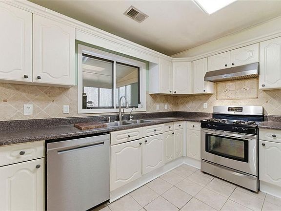 3rd image of 1358 Murdock Rd