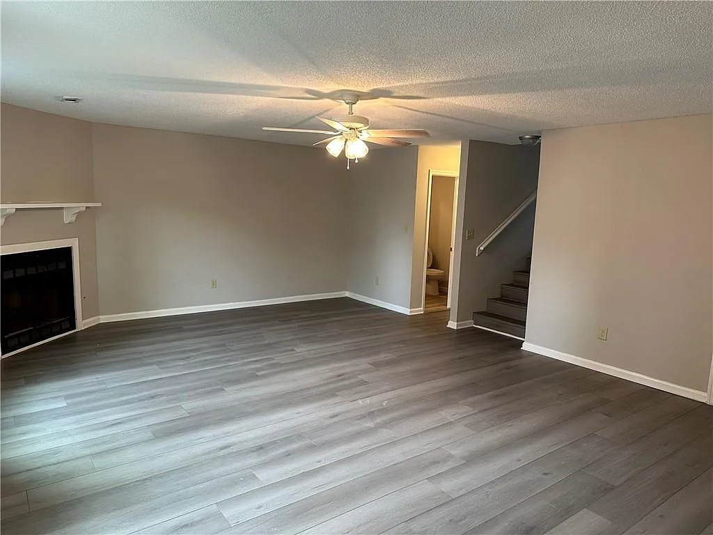 2 bed, 2.5 bath, 1428 sqft, $1,750 — Photo 3