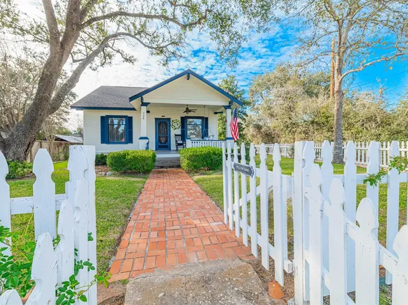 724 S Tesch St, Bellville, TX 77418