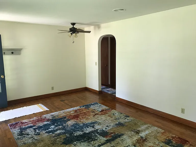 310 E Oliver St — Photo 4