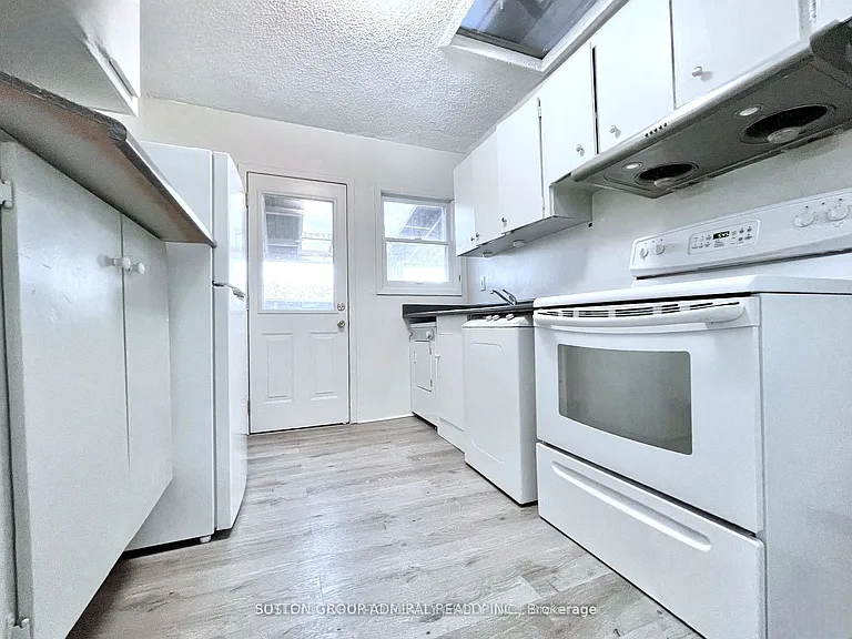 23 Kenworthy Ave — Photo 8