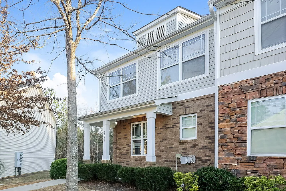 3 bed, 2.5 bath, 1548 sqft, $2,340 — Photo 4