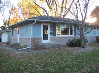 4401 90th St W, Bloomington, MN 55437