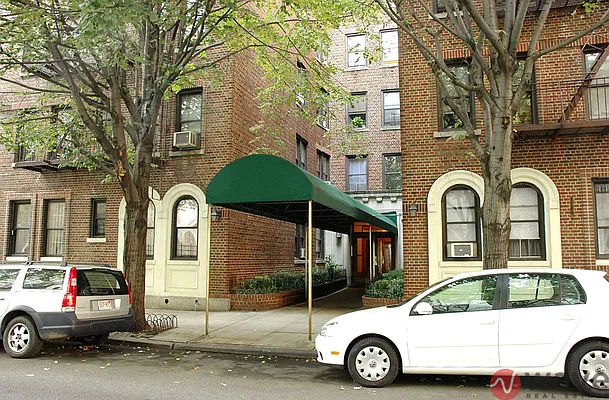 Rented by Wave Real Estate Group | media 22