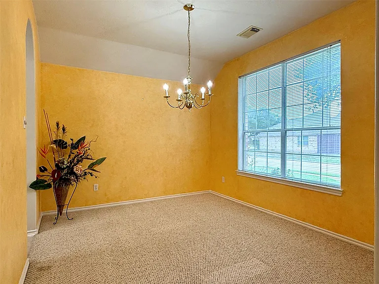 5610 Gaffney Ln — Photo 5
