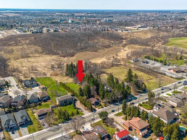 227 Stone Church Rd W, Hamilton, ON L9B 1A2