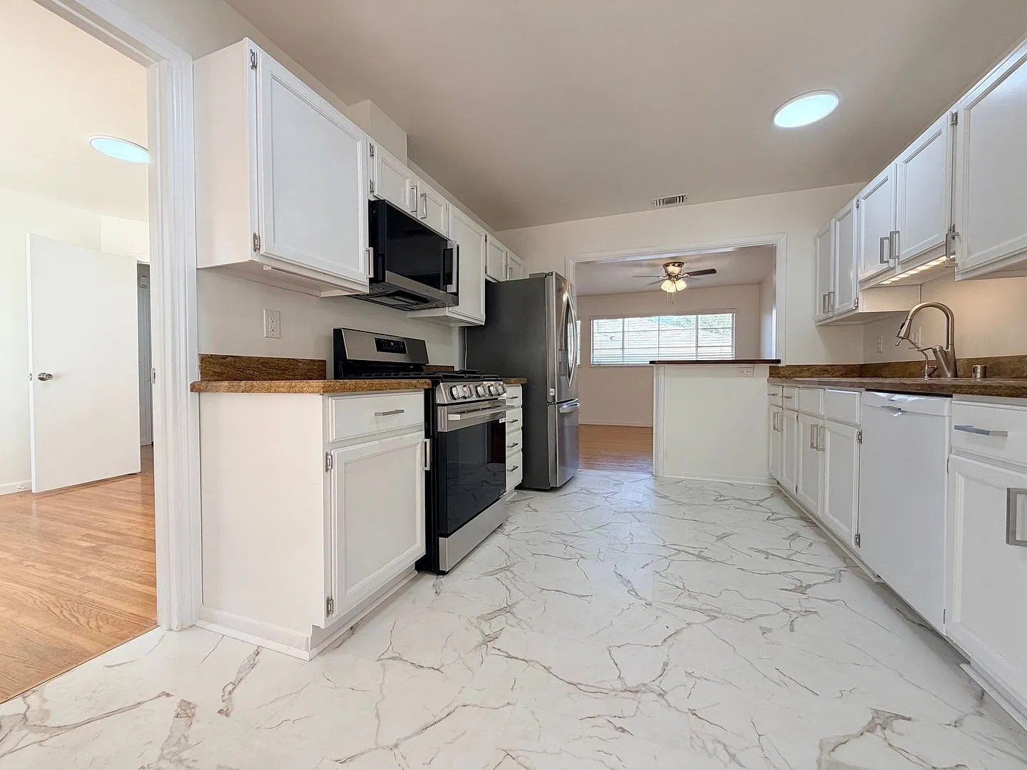 Welcome to the Oaks Charming 3-Bedroom Home in a Private Oasis Setting — Photo 1