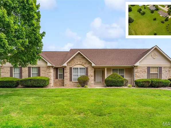 1901 Cedarwood Trl, Belleville, IL 62226