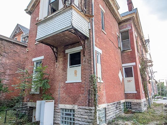 4th image of 3026 Woodburn Ave