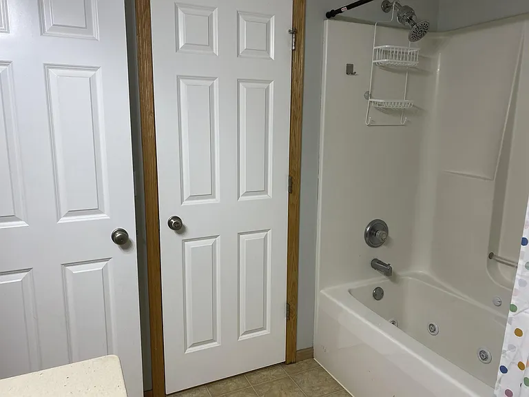 860 Independence Dr — Photo 13