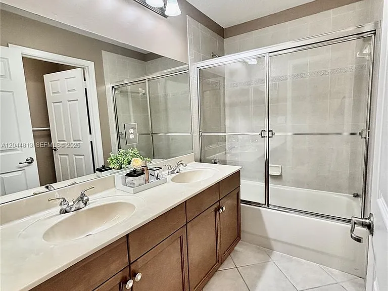 9109 Dupont Pl — Photo 37