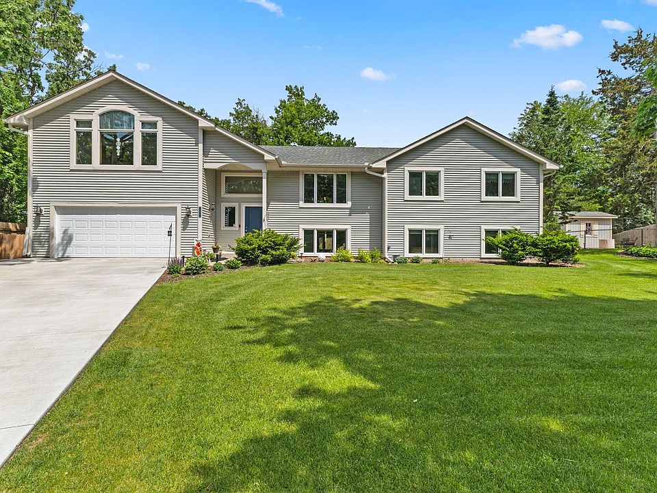 1st image of 12347 Magnolia Cir NW