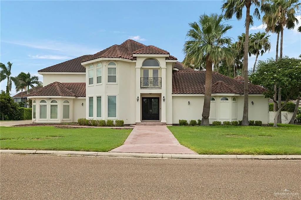 5 bed, 5.5 bath, 4486 sqft, $5,100 — Photo 1
