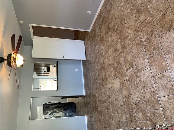 2nd image of 922 Rexford Dr