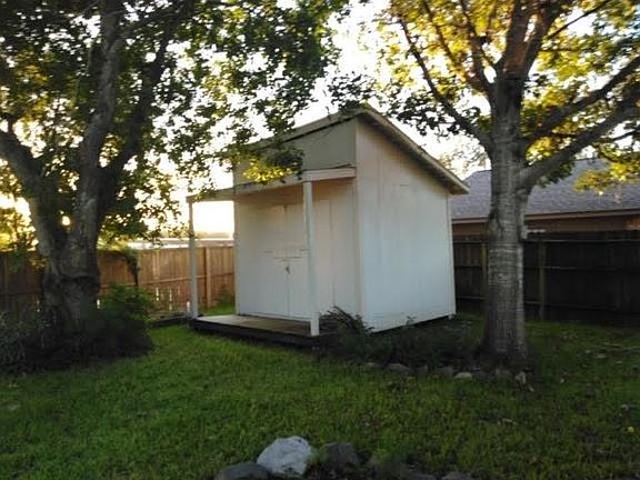 2nd image of 410 Oleander St