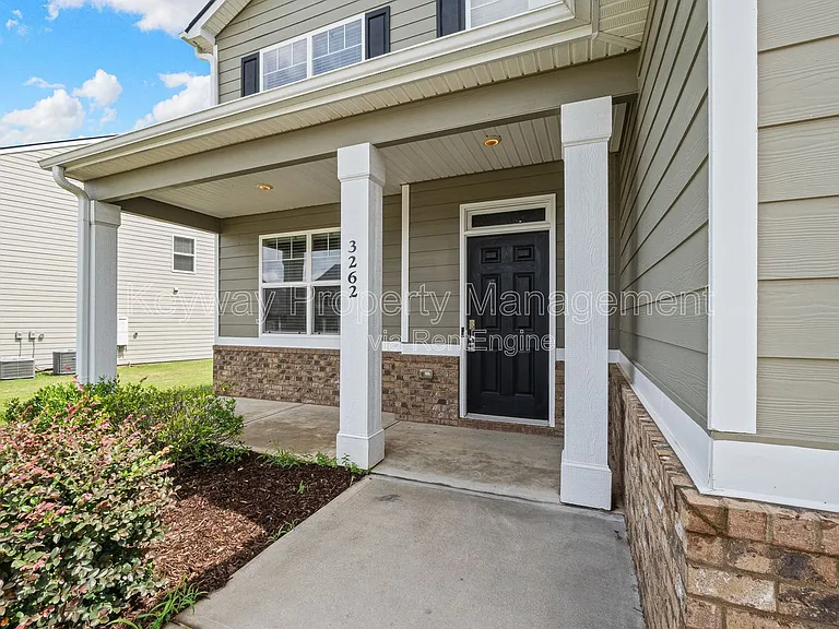 3262 Carmine Ave — Photo 2