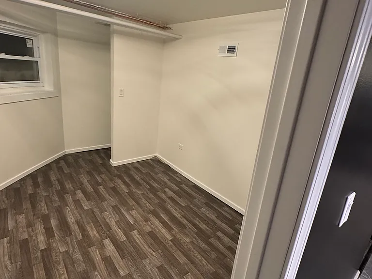 4332 W Schubert Ave #BASEMENT — Photo 2