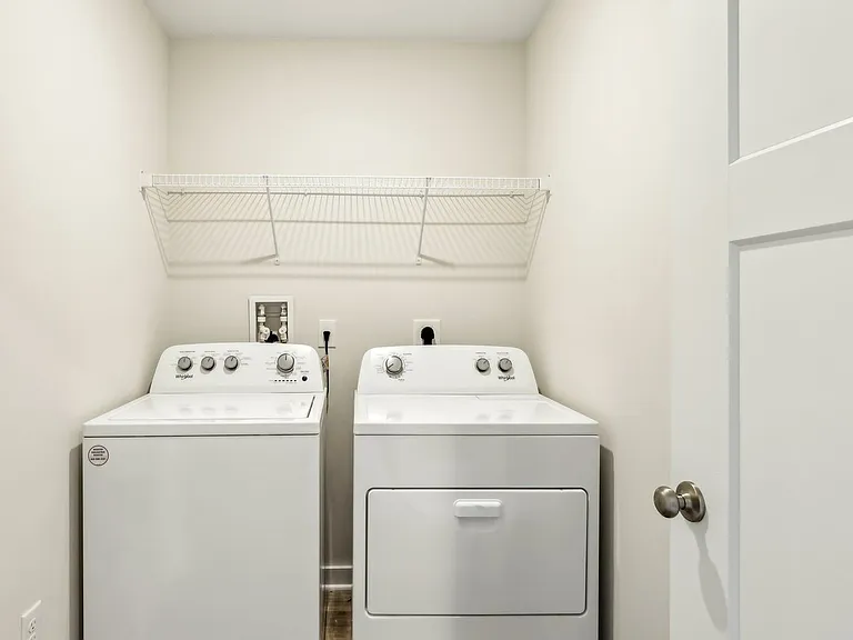 415 Harmon Ct — Photo 13