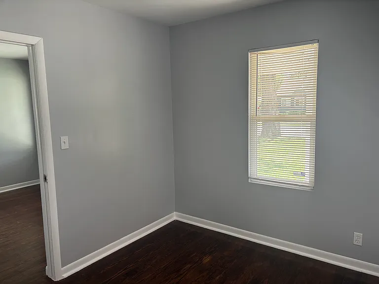 22441 Ridgeway St — Photo 14
