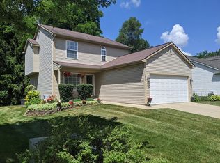 530 Mill Pond Dr, Fenton, MI 48430