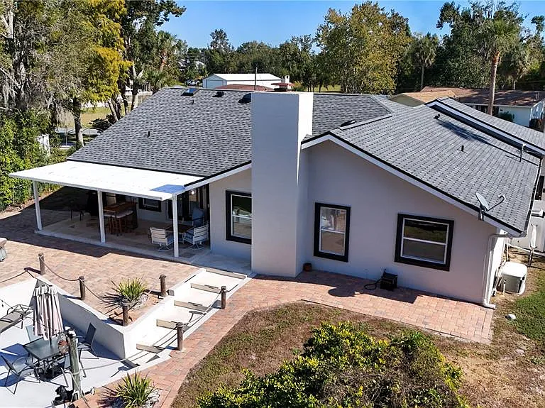 1542 SE Pinwheel Dr — Photo 3
