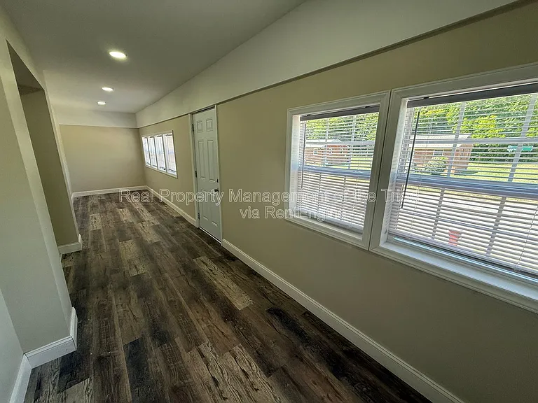 1226 Hoover Ave — Photo 3