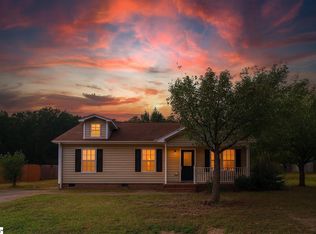 109 Laurens Ct, Fountain Inn, SC 29644