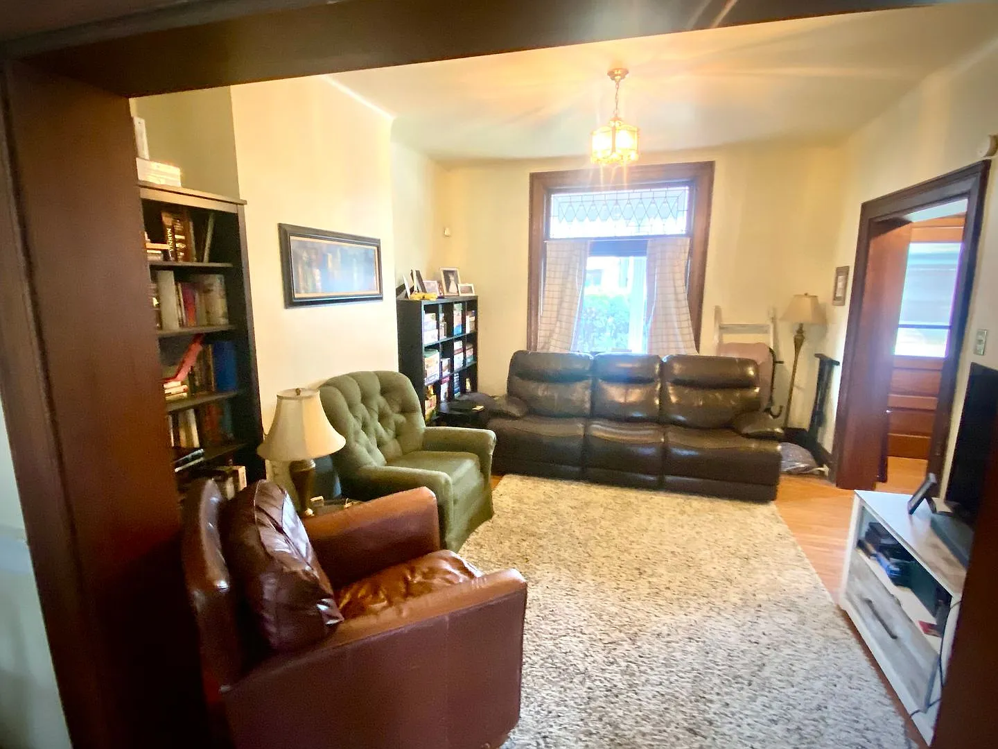 Beautiful Big House! Private Street. Central Air! Newer Kitchen. Fenced Yard! — Photo 4