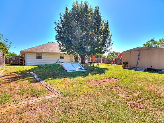 4th image of 2713 Richardson Dr