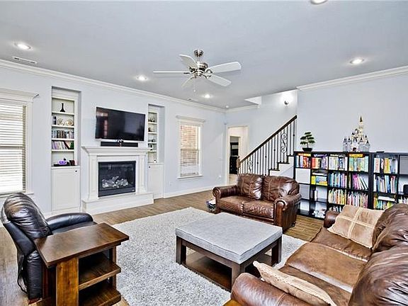 3rd image of 605 SE Fullerton St