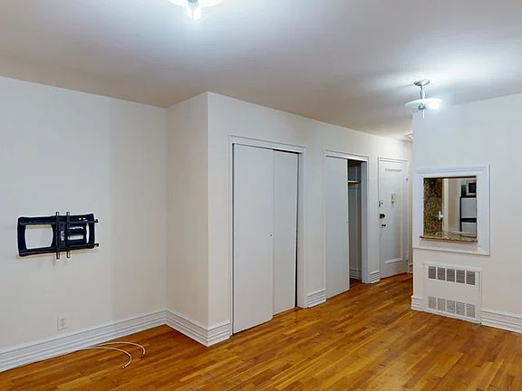 5th image of 338 E 70th St APT 2D