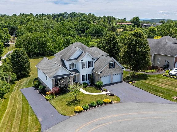 4th image of 287 Kensington Dr