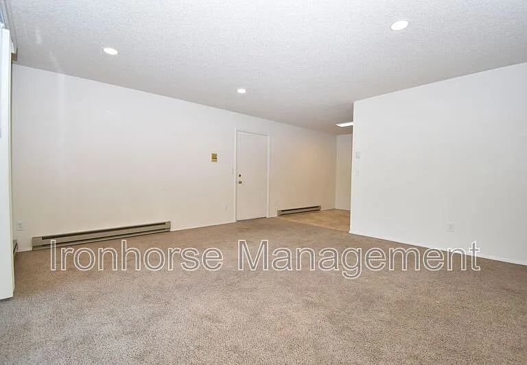 811 W Villard St #63 — Photo 3