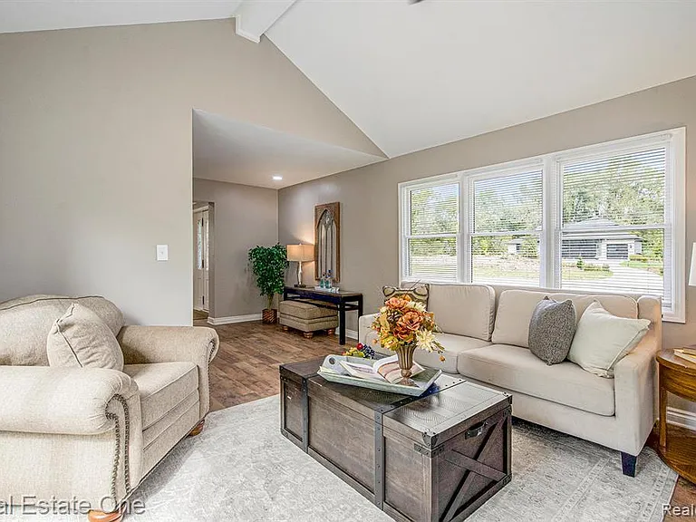 51275 Seven Mile Rd — Photo 11