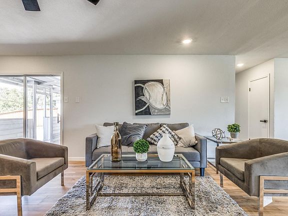 2nd image of 8011 Woodhue Rd