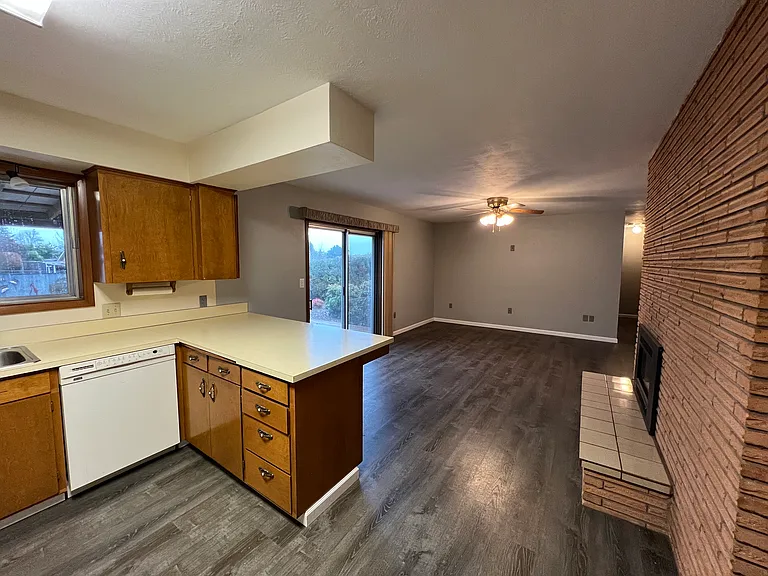 266 NW Douglas St — Photo 22