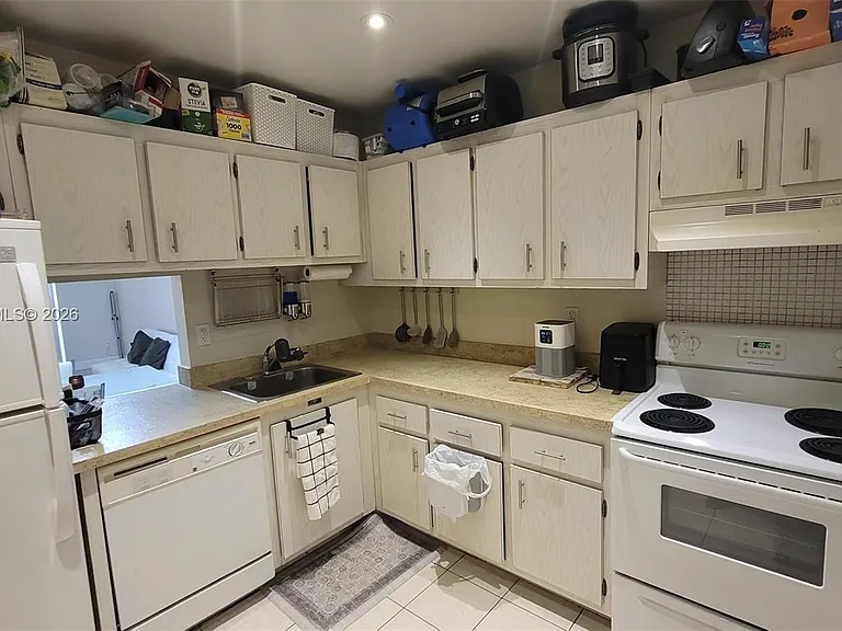 7705 Camino Real #B215 — Photo 9