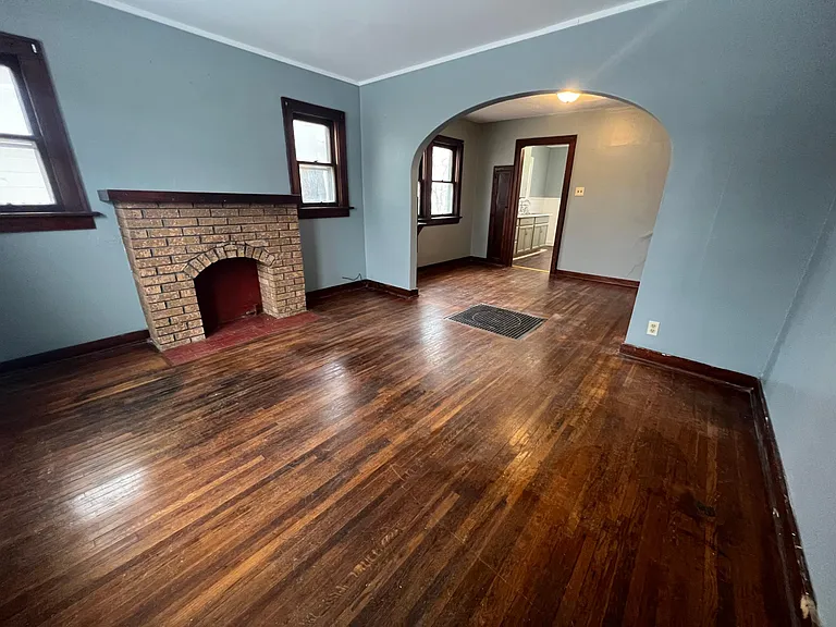 807 E 8th Ave — Photo 5