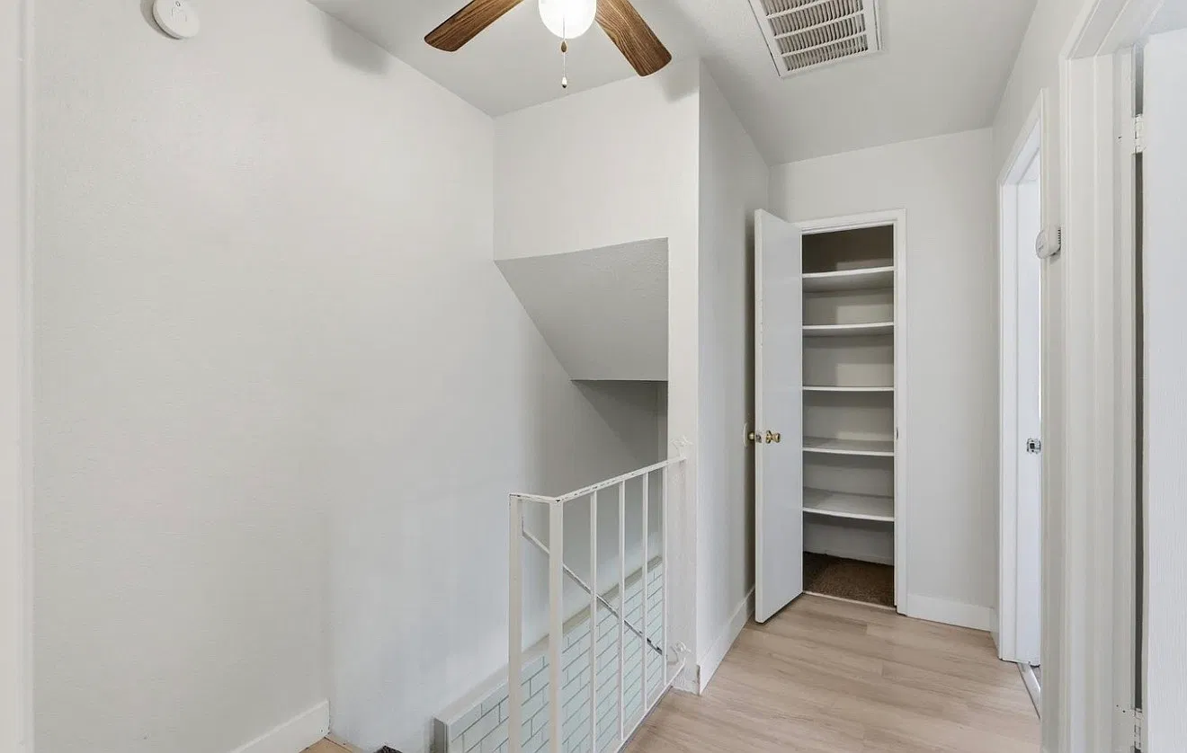 2 bed, 900 sqft, $1,800 — Photo 4