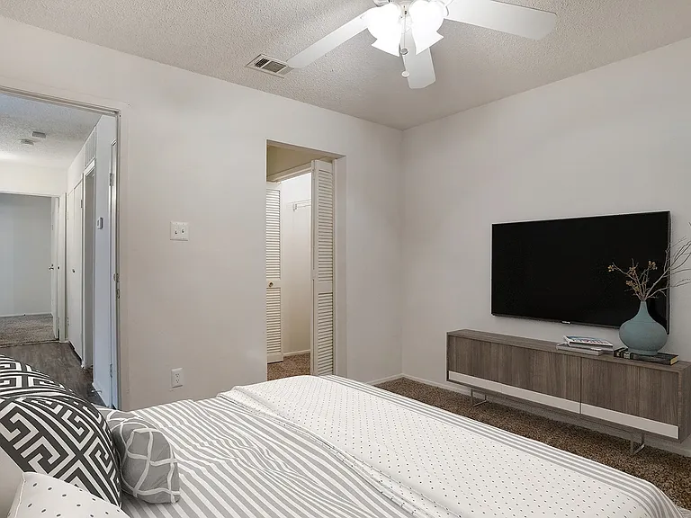 Pear Orchard Apartments — Photo 18