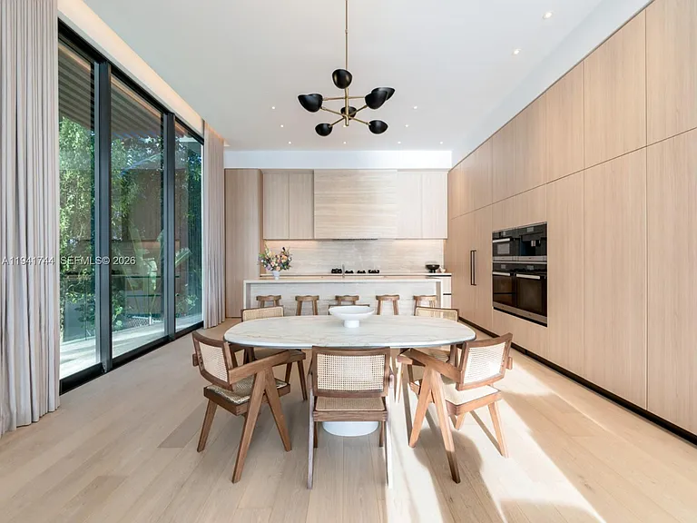 28 W Dilido Dr — Photo 9