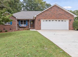 2047 Cameron Heights Cir, Denver, NC 28037