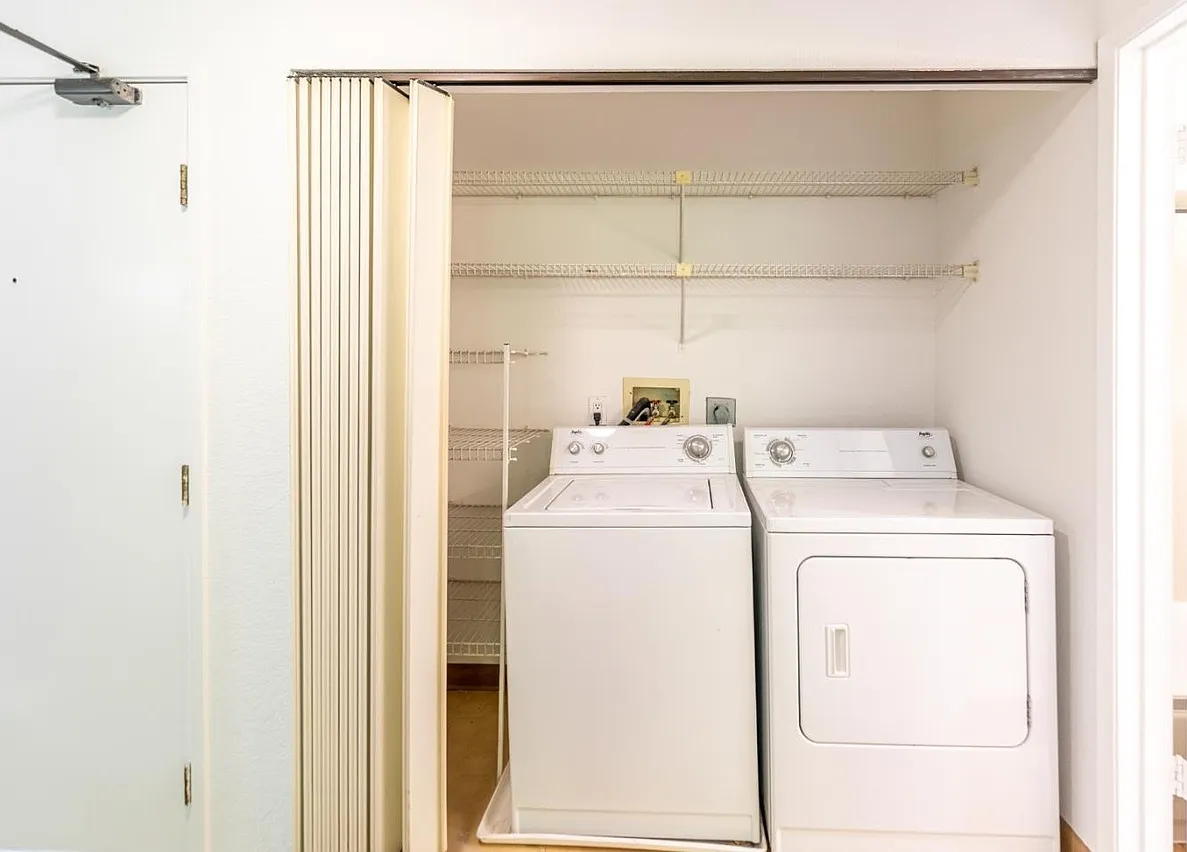1 bed, 693 sqft, $2,476 — Photo 4