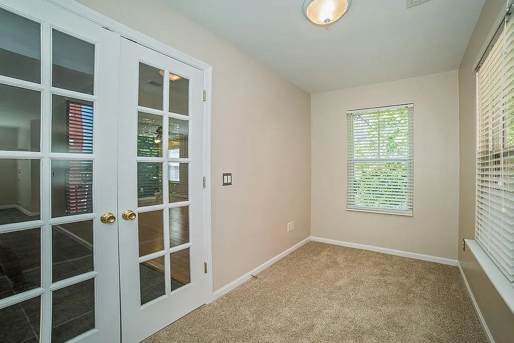 3 bed, 1424 sqft, $2,600 — Photo 2