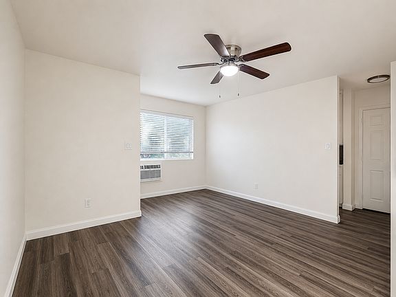 3rd image of 441-449 Claydelle Ave #D