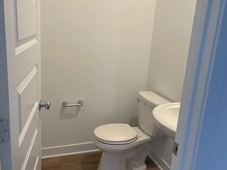 1717 Woods Edge Dr — Photo 12