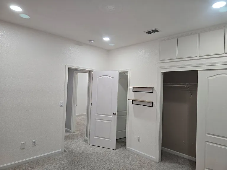 4227 S Fontana St — Photo 9
