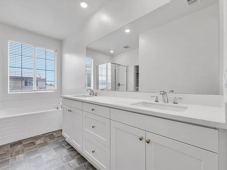 2978 E Penny Ln — Photo 14
