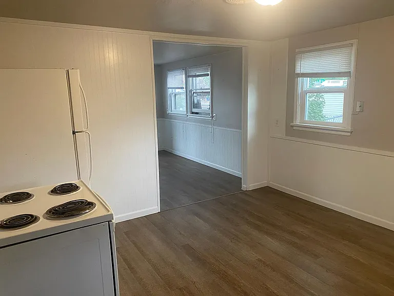2535 E 12th St #1 — Photo 3