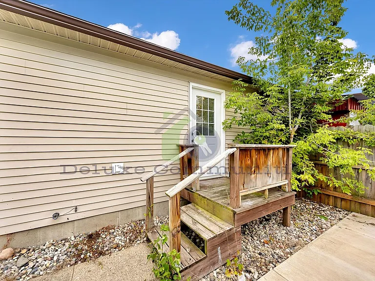 404 Russell St — Photo 27